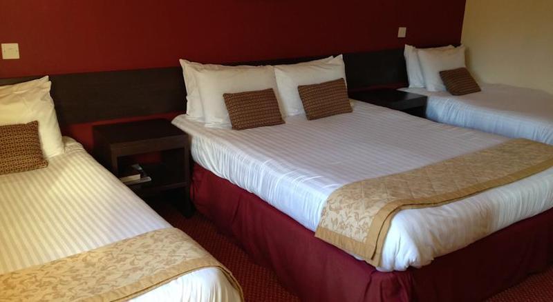 Highlander Hotel 'A Bespoke Hotel' Newtonmore Extérieur photo