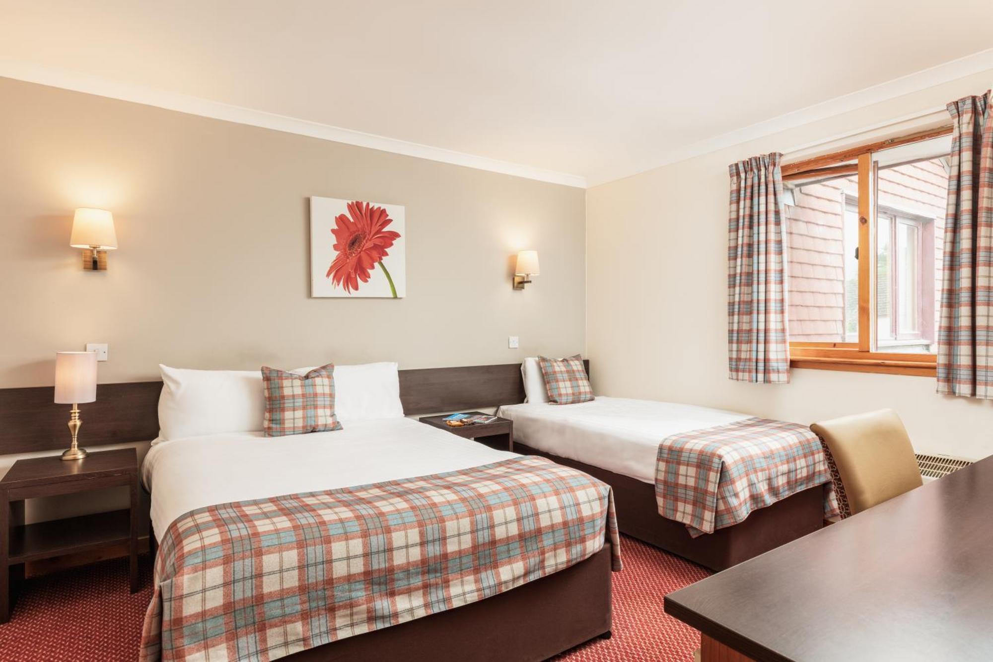 Highlander Hotel 'A Bespoke Hotel' Newtonmore Extérieur photo