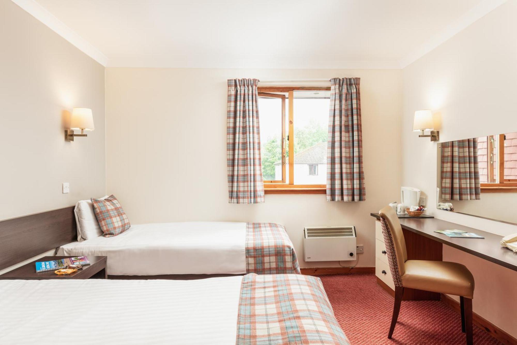 Highlander Hotel 'A Bespoke Hotel' Newtonmore Extérieur photo
