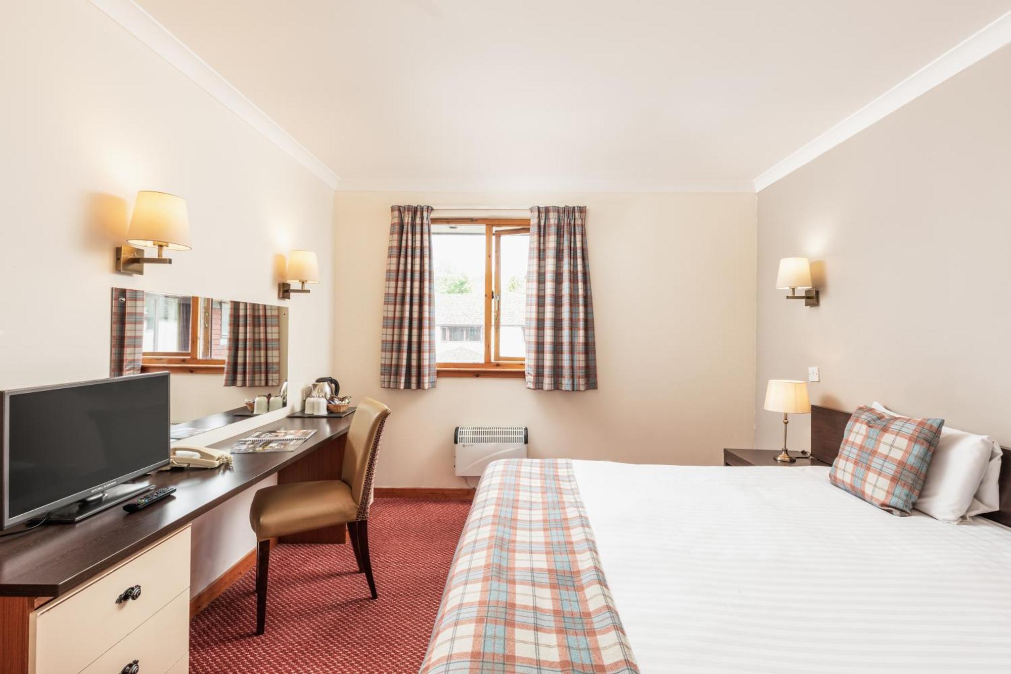 Highlander Hotel 'A Bespoke Hotel' Newtonmore Extérieur photo