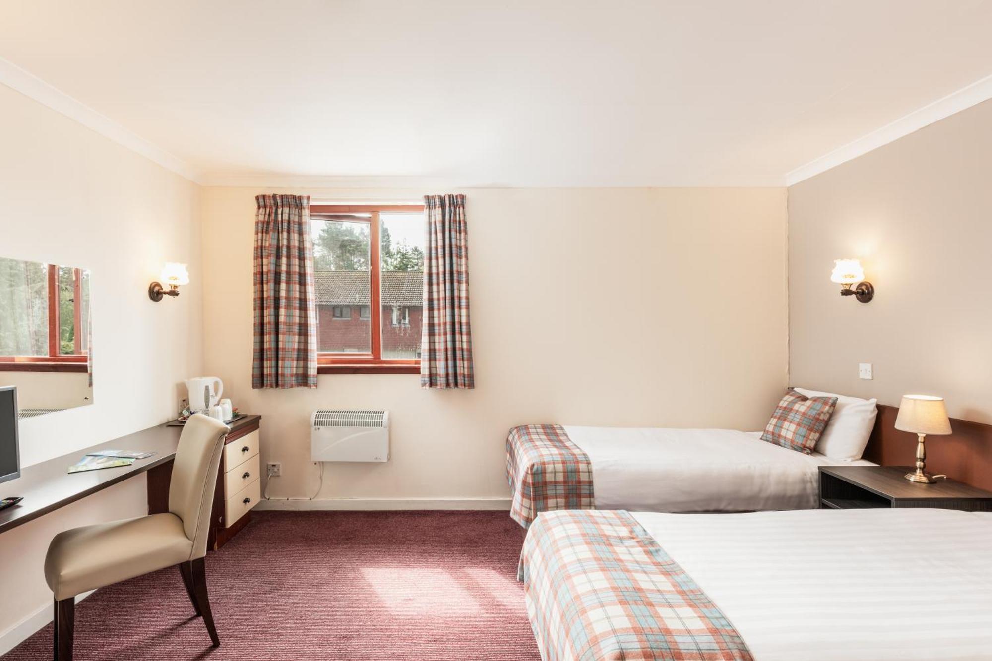 Highlander Hotel 'A Bespoke Hotel' Newtonmore Extérieur photo