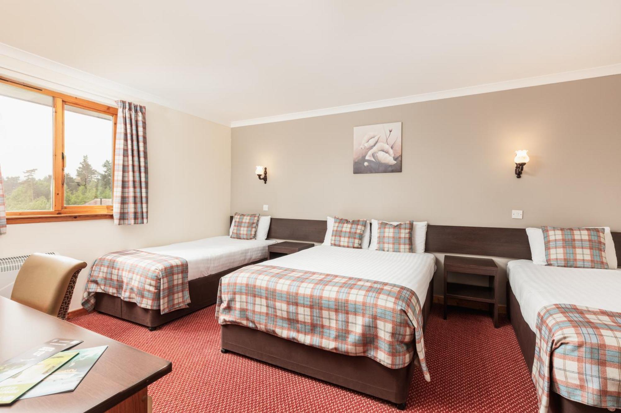 Highlander Hotel 'A Bespoke Hotel' Newtonmore Extérieur photo