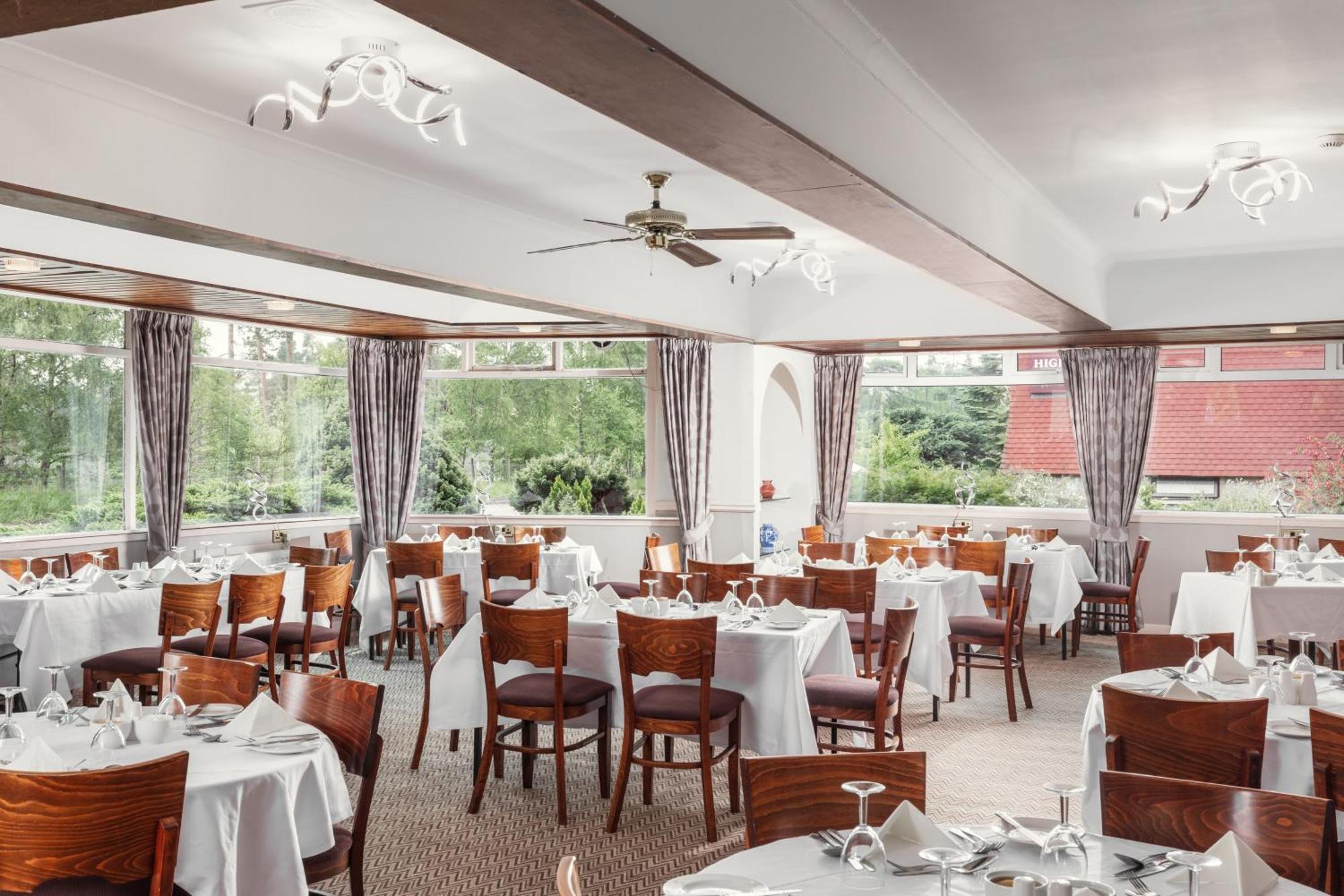 Highlander Hotel 'A Bespoke Hotel' Newtonmore Extérieur photo